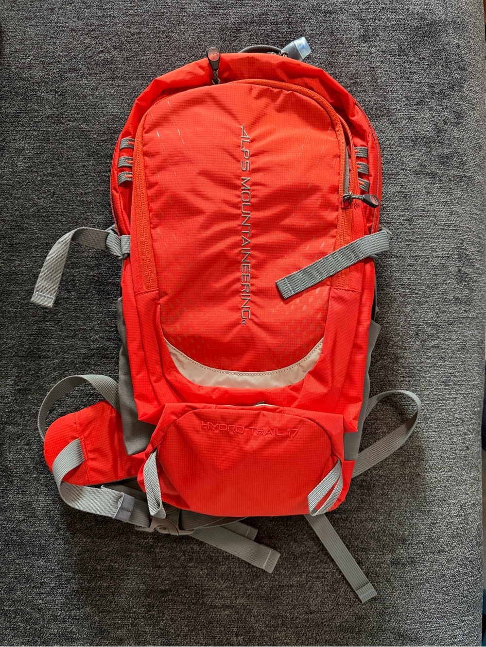 ALPS Mountaineering Hydro Trail 17 Hydration Pack